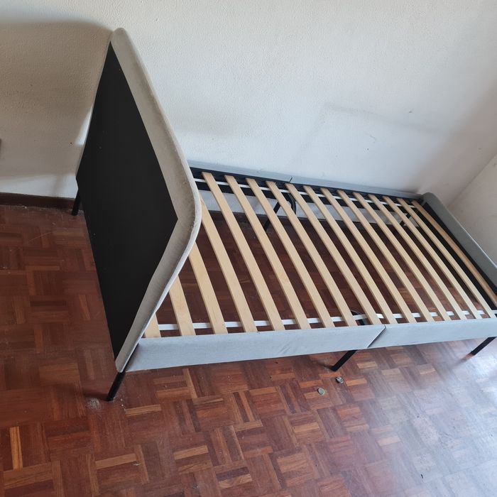 Cama de solteiro (Ikea) com madidas 200*90 cm