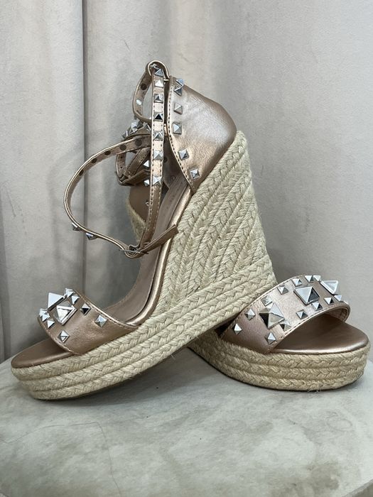 Босоніжки босоножки туфлі сандалі сандали