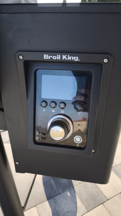 Grill, smoker Broil King Regal Pellet 400, żeliwne ruszta, różen