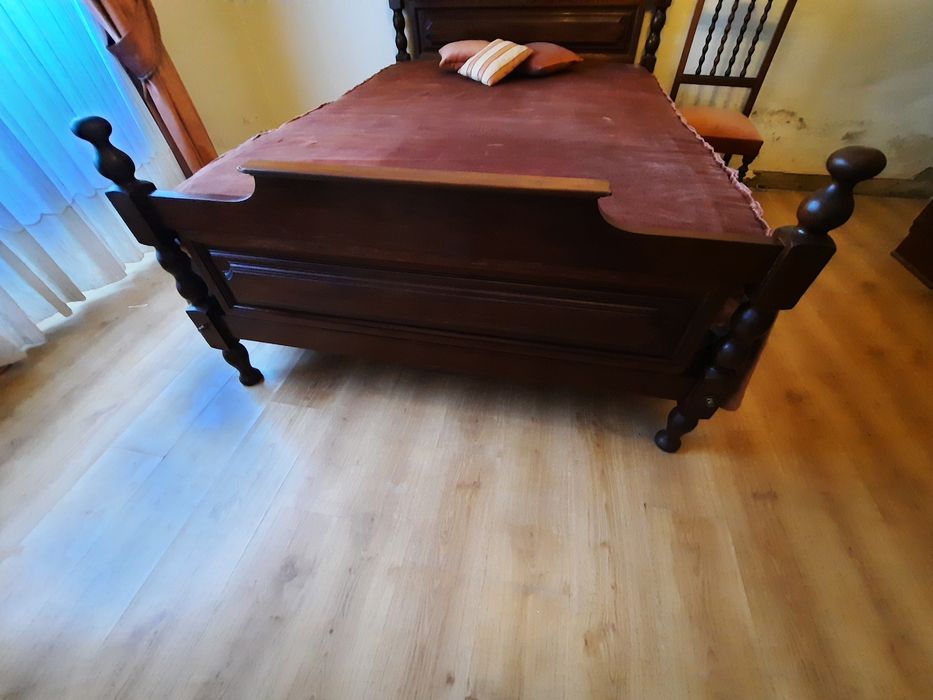 Vende-se cama e cadeira