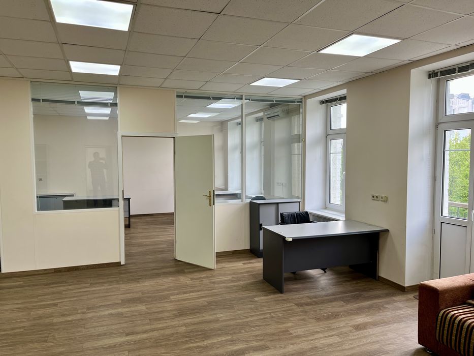 Офіс / Без комісії / 128 м2 / Парк Шевченка / Метро 5 хв. / Фасад