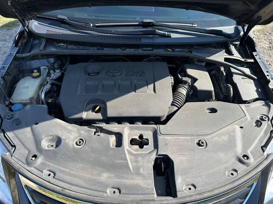 Toyota avensis 2011