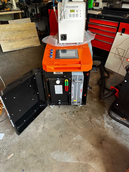 Spawarka laserowa 1500W 4w1 podajnik drutu od ręki