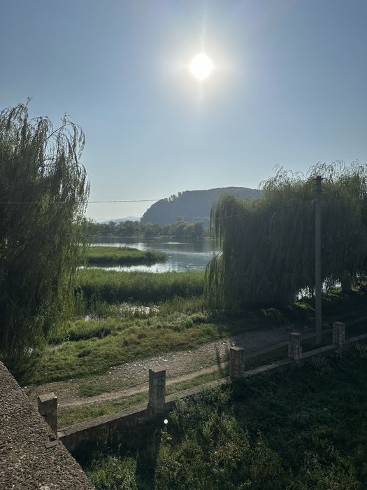 Будинок біля центрального озера м. Надвірна
