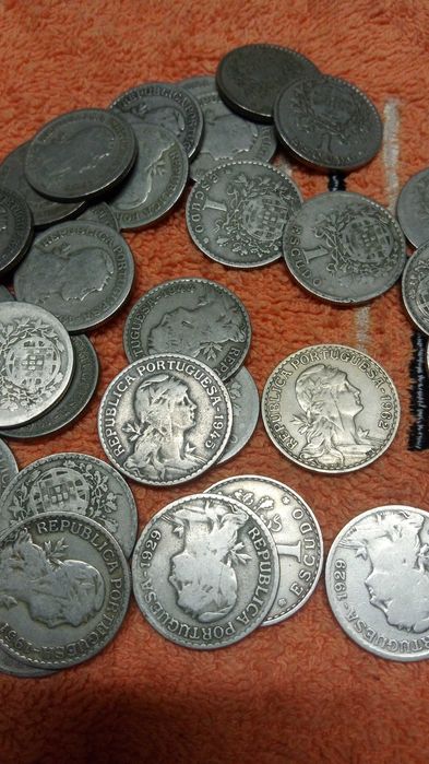 Moedas de 1 escudo antigas