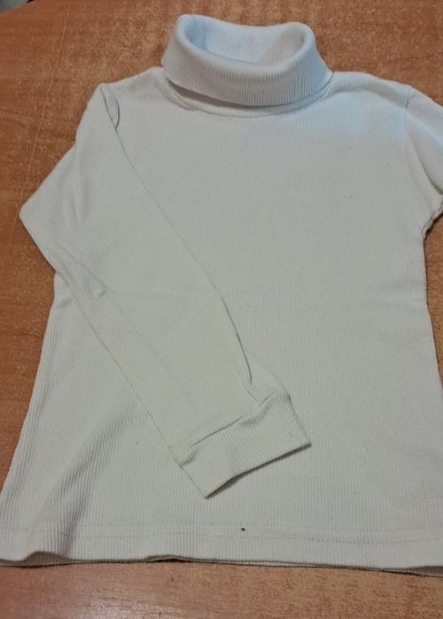 Белый гольфик на мальчика