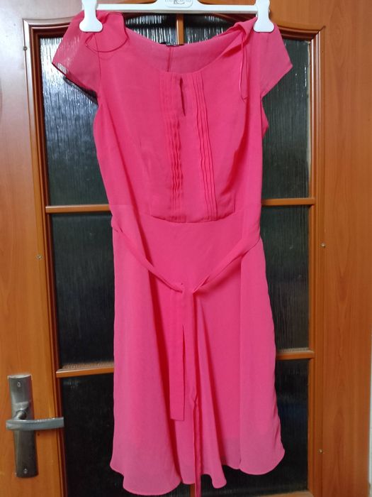 Sukienka lekka zwiewna szyfonowa kolor malinowa czerwień pasek