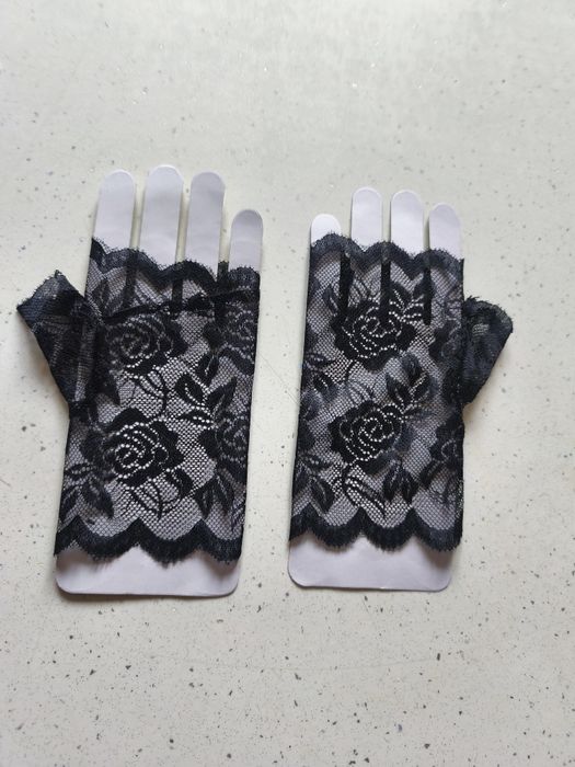 Czarne koronkowe rękawiczki
