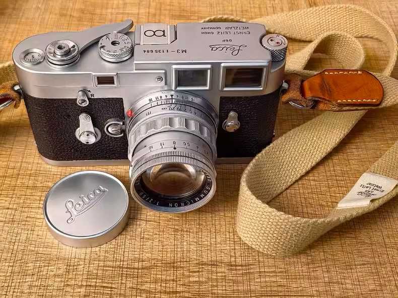 フィルムカメラ Leica M3 + LEICA SUMMICRON-M 50mm F2 E39 フィルムカメラ Leica M3 + LEICA SUMMICRON-M 50mm F2 E39 Leica