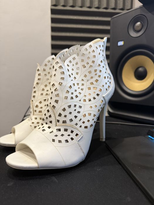 Buty na obcasie Lily Rose