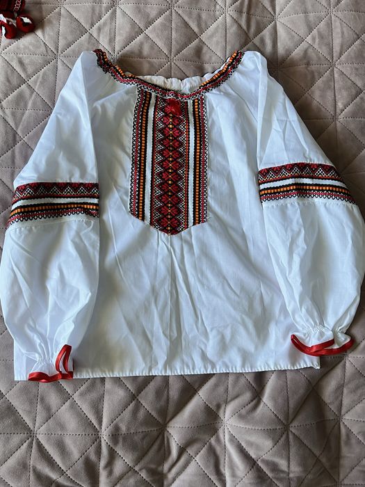 Вишованка для дівчинки