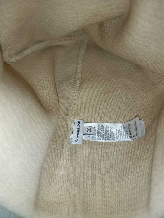шапка-бини от Calvin Klein Jeans модели Monologo Embro.