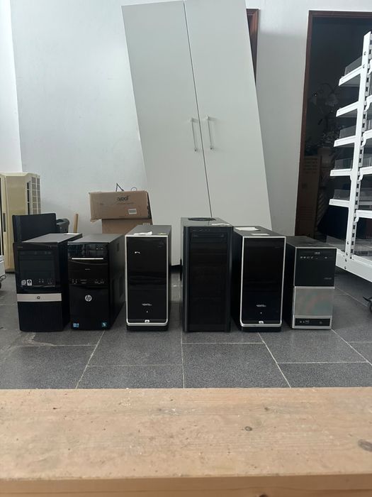Várias Torres de Computador