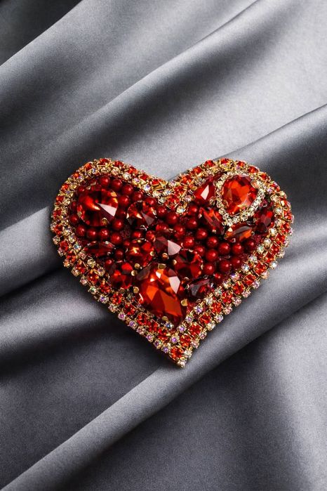 Брошка.  Для тих кого цінують.