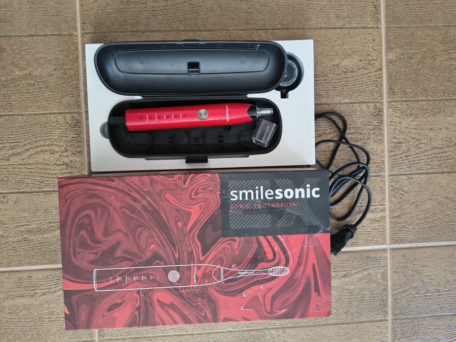 Szczoteczka soniczna smilesonic (nie działa), etui, ładowarka