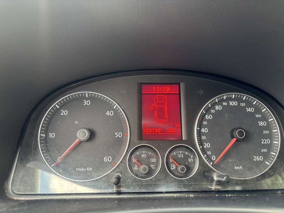 Volksvagen Touran 2.0 TDI DSG automat