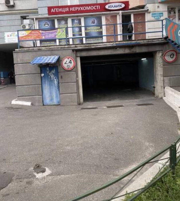 Підземний паркінг Юлії Здановської Ломоносова 58