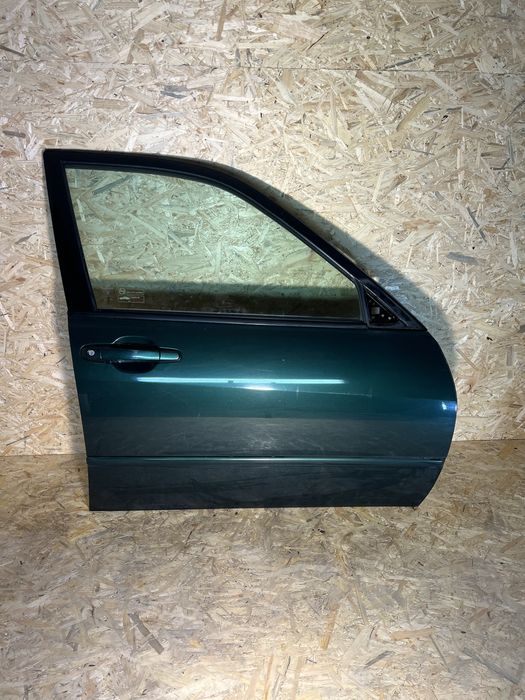 Lexus IS200 / Drzwi Przednie / Drzwi przód PRAWE