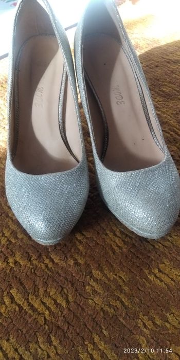 Туфлі на каблуку