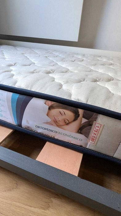 Cama gaveta tripla com colchões