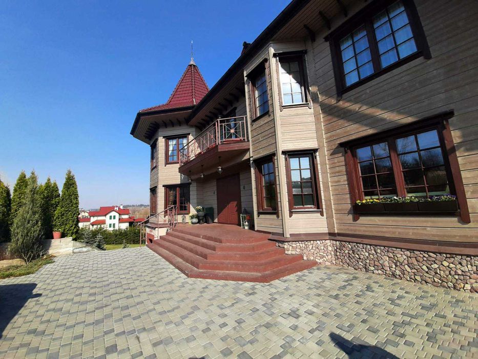 Дом 950кв. ,VIP уровня,на берегу озера, 7 спален.Бассейн с подогревом.