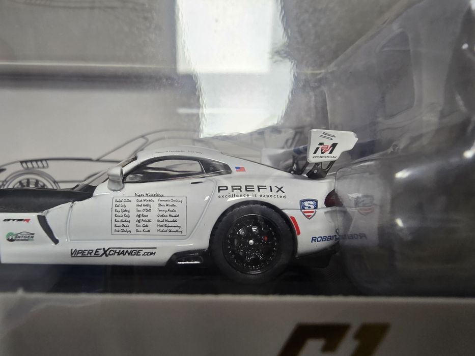 Dodge Viper ACR 1:64 otwierane elementy model Hone