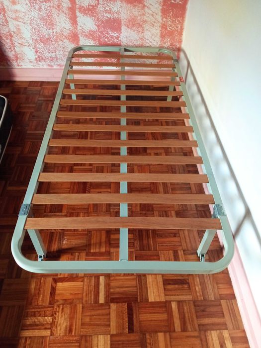 Extrato de cama semi novo