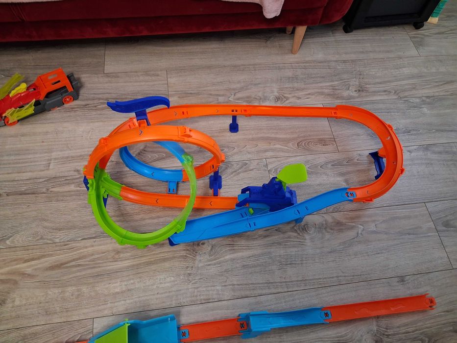 Tory Hot Wheels wraz z samochodzikami