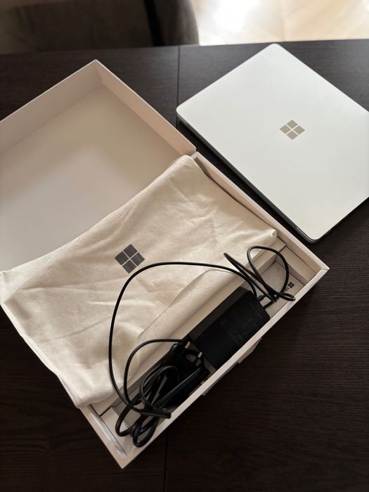 Laptop Windows Surface 13.8”
