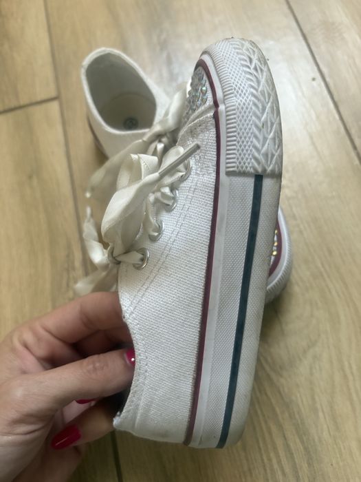 Białe trampki dziewczęce rozmiar 27