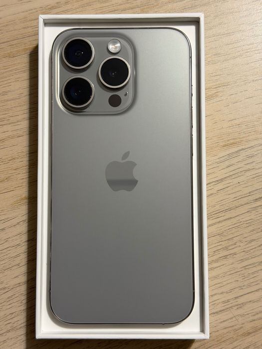 iPhone 15 pro Stan idealny 90% baterii + nevox carbon case