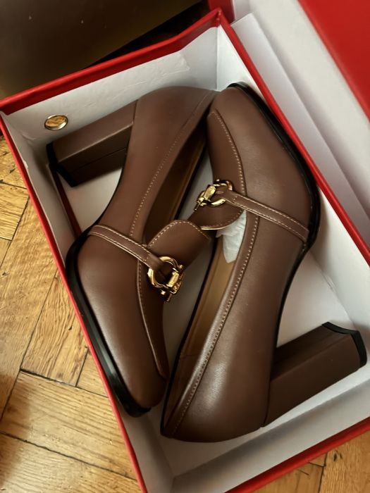 Взуття жіноче нові