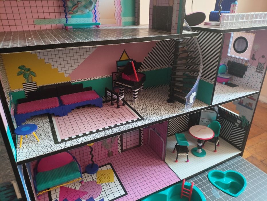 Будинок LOL великий