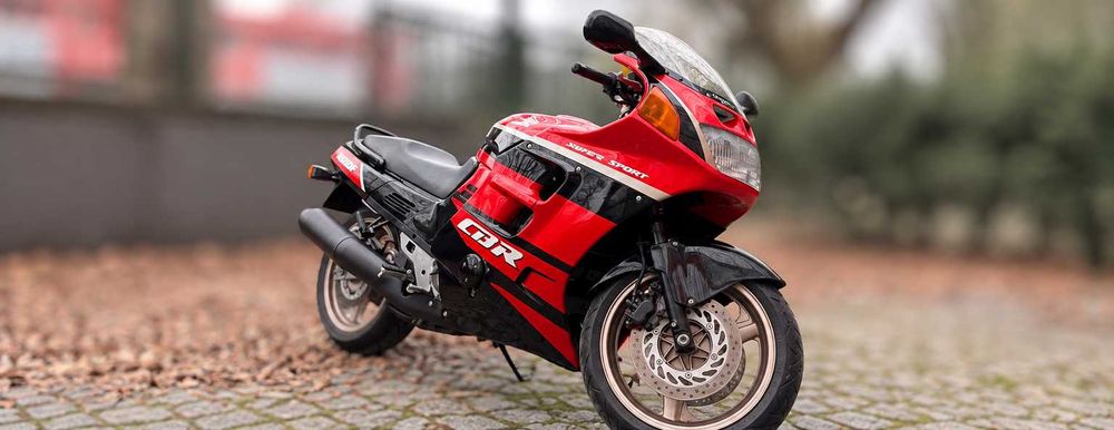 Honda CBR 1000F 1991 Clássica isenta de IUC