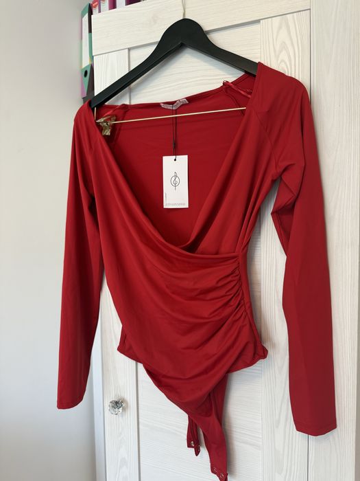 Body stradivarius damskie czerwone długi rękaw drapowane