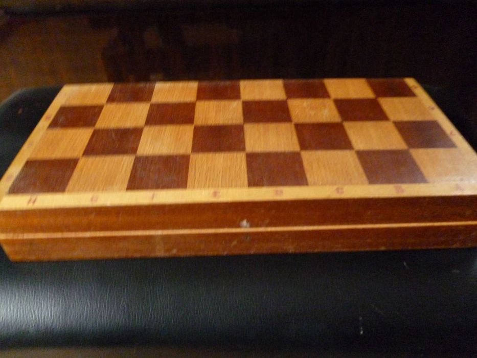 Stare porzadne szachy z ladnymi duzymi pionami