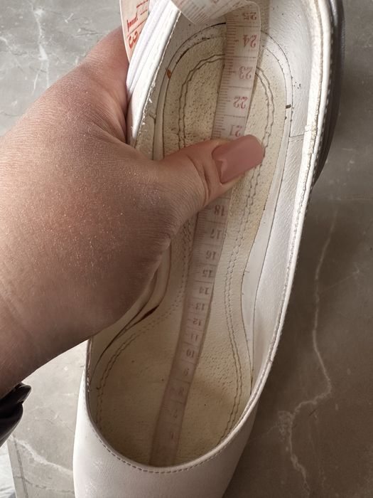 Продам туфли белые