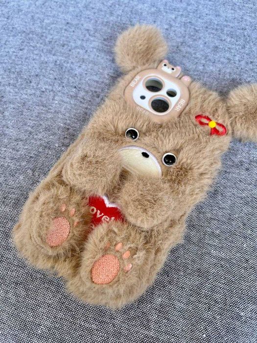 Urocze etui miś z futerkiem iPhone 13