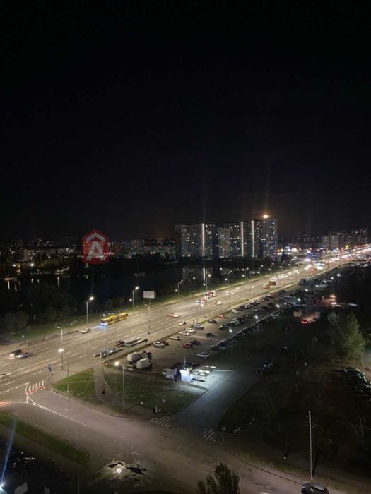 Продається 3-к квартира в самому центрі  Позняків