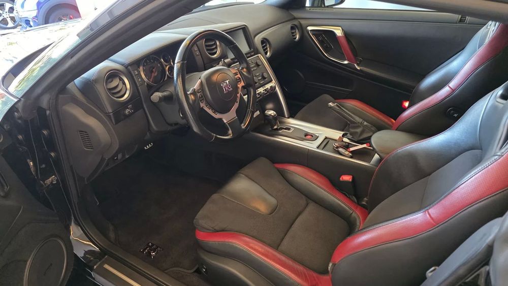 Nissan GT-R