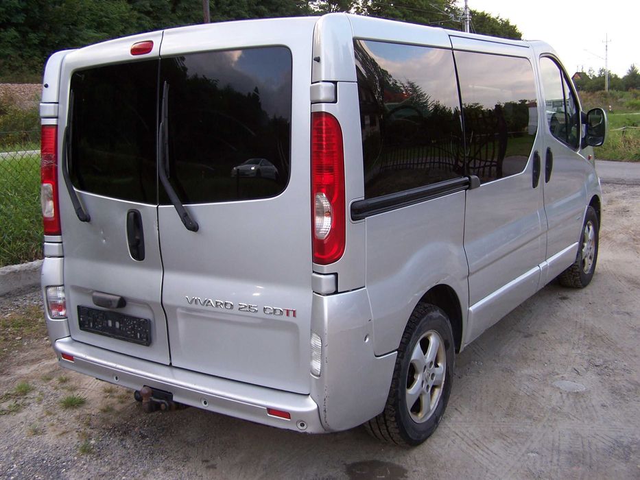 Opel Vivaro 8 -mio osobowy 2,5 CDTI 145 KM.