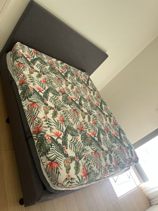 Cama Cama Emma Estofada Cinza 180x200 — Elegante e Confortável