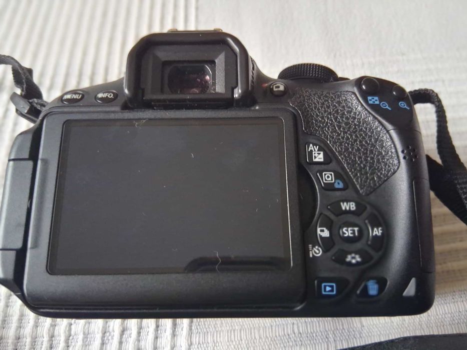 Câmara digital Canon EOS700D (corpo)