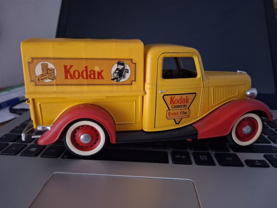Furgões Ford V8 Kodak 1/18