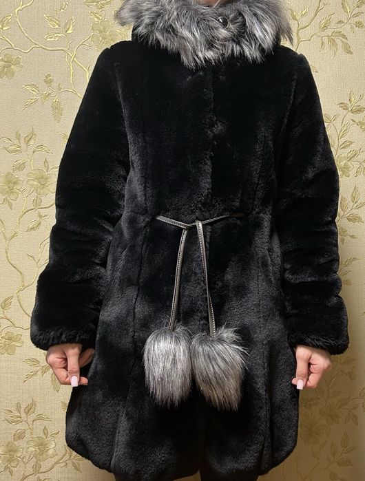 Дитяча шуба з вушками на капюшоні