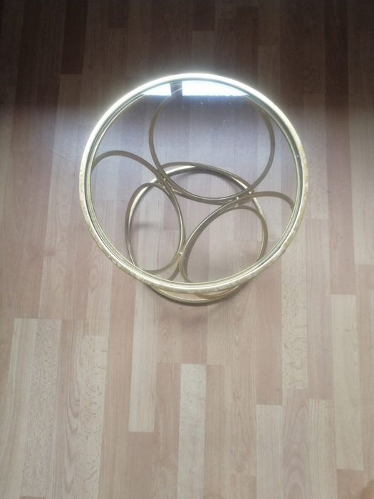 Conjunto de mesas de apoio douradas