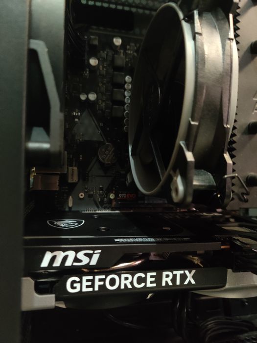 PC Gaming Ryzen 5700x + RTX 5060