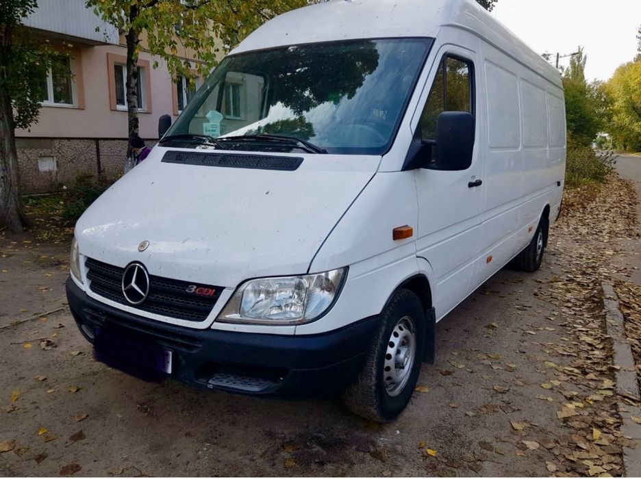 Mercedes Sprinter довга база 4.2м