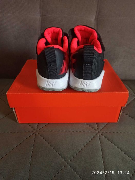 Buty sportowe chłopięce Nike 28 Nowe