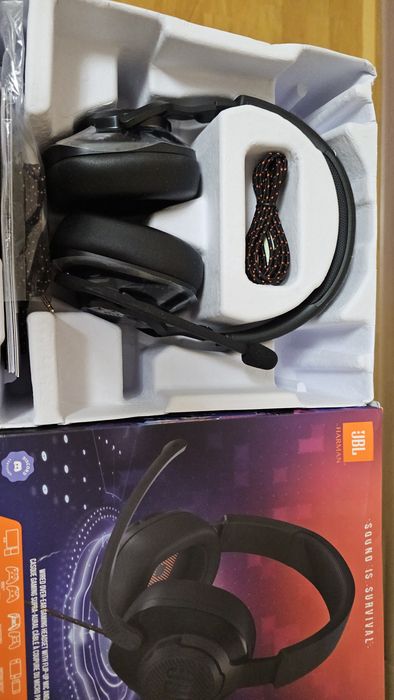 Ігрова гарнітура JBL Quantum 200 – нова